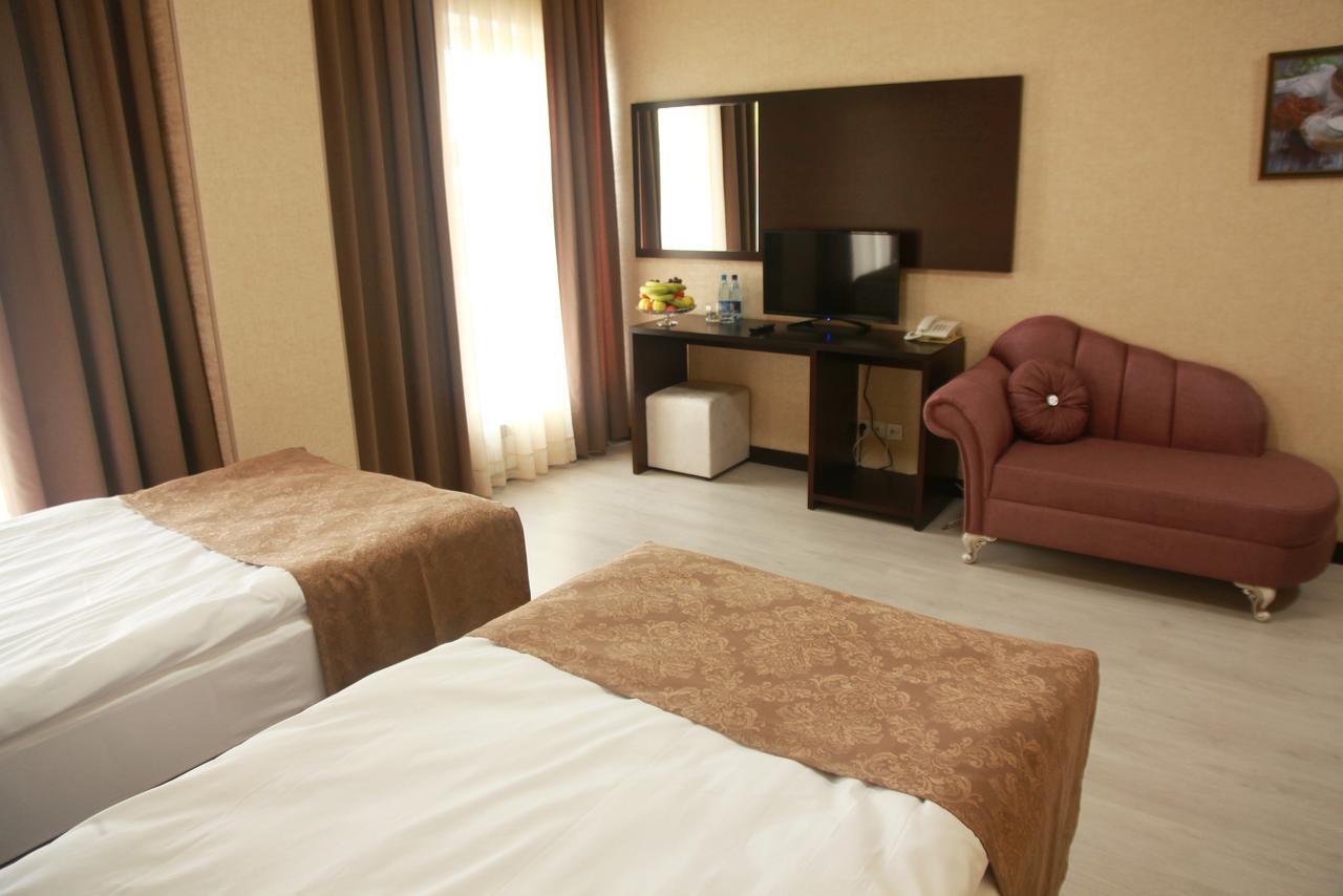 Karagat Hotel Karakol Eksteriør bilde