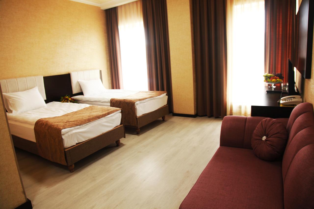 Karagat Hotel Karakol Eksteriør bilde