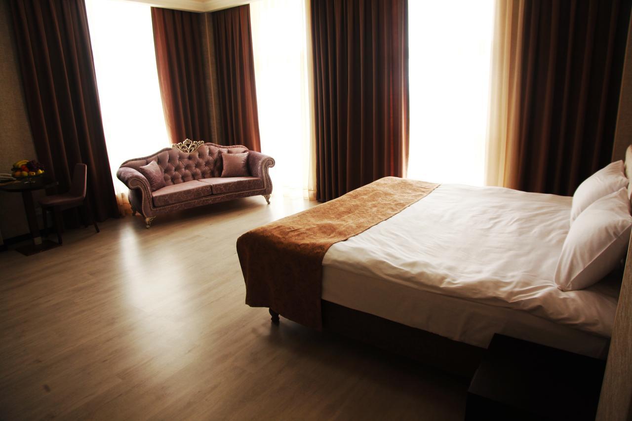 Karagat Hotel Karakol Eksteriør bilde