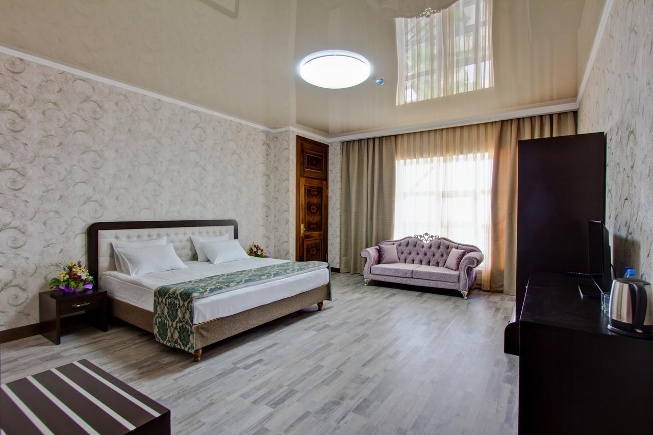 Karagat Hotel Karakol Eksteriør bilde