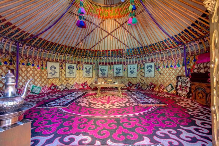 Karagat Hotel Karakol Eksteriør bilde
