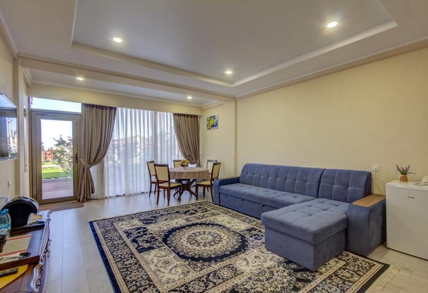 Karagat Hotel Karakol Eksteriør bilde
