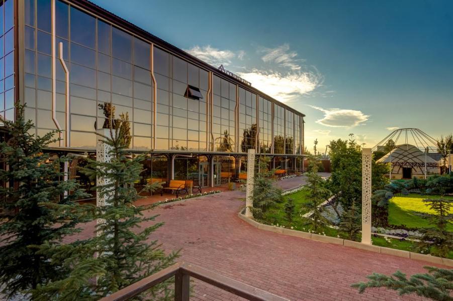 Karagat Hotel Karakol Eksteriør bilde